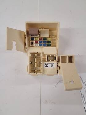 91950j5222 663.ki1s21 2018-2021 Kia Stinger Rear Trunk Mounted Fuse Relay Junction Box