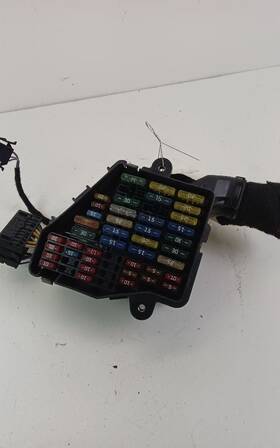 663.vw1m00 Passat 2000 Fuse Box Cabin 413