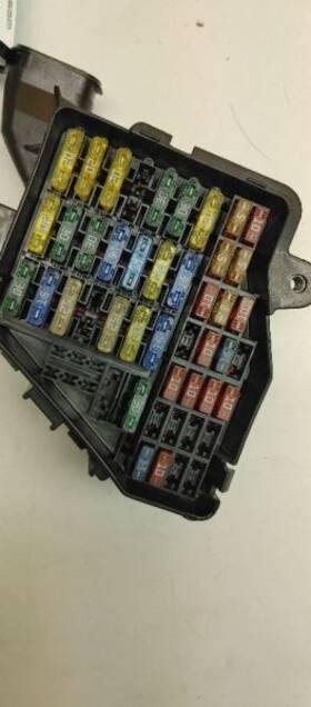 663.au1m02 Audi 2002 A4 Cabin Fuse Box 1941824