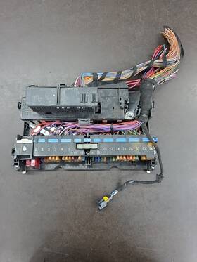 65740151 Bmw 2000 323ci E46 Cabin Fuse Box Oem