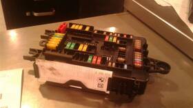 663.bm1317 Bmw 330i 2017 Fuse Box Cabin 750153