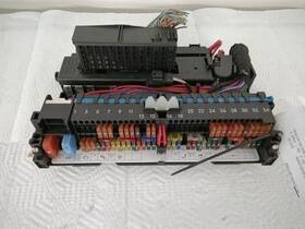 663.bm1710 Bmw X3 2010 Fuse Box Cabin 2331902