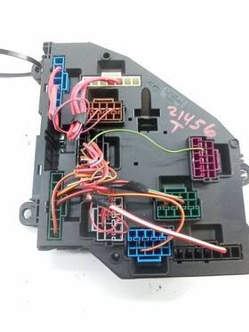 663.bm1n11 Bmw 2011 2012 13 14 15 16 550i F10 Rear Trunk Fuse Box Distribution Oem 1670