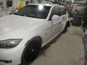 663.bm1s09 Bmw 328i 2009 Fuse Box Cabin 1616831