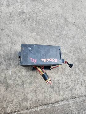 12193778 Cadillac 1999 2000 2001 2002 2003 2004 Seville Rear Fuse Box