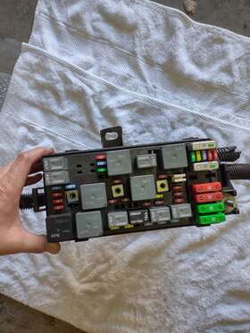 25742969 Cadillac 99-04 Seville Front Fuse Box Sls Deville Wiring Harness Junction 25742969 Cadillac 99-04 Seville Front Fuse Box Sls Deville Wiring Harness Junction