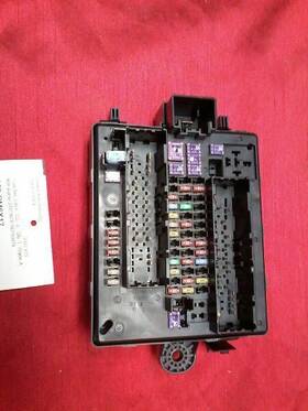 663.gm6x17 Cadillac Xt5 2017 Fuse Box Cabin 677262