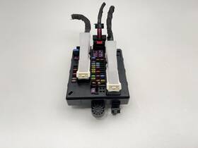 663.gm6x21 Cadillac 2021-2023 Xt5 Trunk Fuse Box 2.0l At Fwd 39k -luxury- 62342