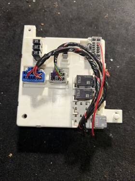 71405031 Cadillac Cts Coupe Passenger Right Cabin Fuse Relay Box Fits 2011-2014 11 12 13