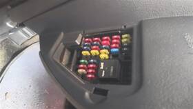 663.gm1g02 Chevrolet Interior Cabin Fuse Box From 02 2002 Chevy Cavalier