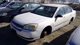663.gm1i05 Chevrolet Interior Malibu 2005 Fuse Box Cabin 297614