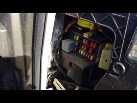663.gm1q03 Chevrolet Impala 2003 Fuse Box Cabin 513141