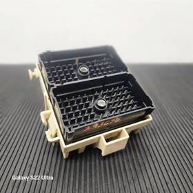 15266958 Chevrolet Truck 03-06 Tahoe Cabin Fuse Box Oem
