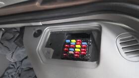 663.gm8103 Chevrolet Truck Interior Cabin Fuse Box From 03 2003 Chevy S10