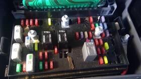 663.gm8h05 Chevrolet Truck Trailbext 2005 Fuse Box Cabin 553963