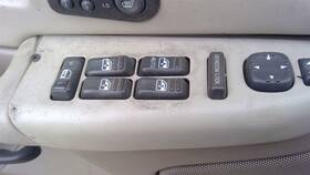 663.gm8j01 Chevrolet Truck Suburbn15 2001 Fuse Box Cabin 442499
