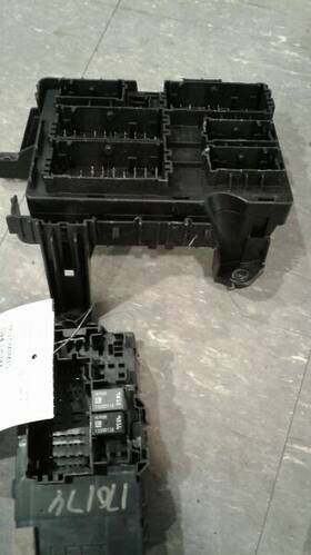 663.gm8m15 Chevrolet Truck Silvrdo15 2015 Fuse Box Cabin 609813