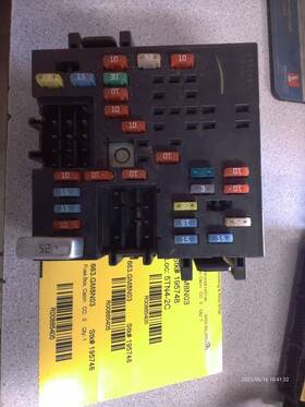 663.gm8n03 Chevrolet Truck Silvrdo25 2003 Fuse Box Cabin 885405