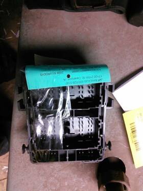 663.gm8x08 Chevrolet Truck Silverado 1500 2008 Fuse Box Cabin 303581