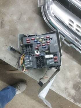 663.gm9m01 Chevrolet Truck Silverado 1500 2000 Fuse Box Cabin 582649