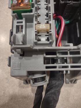 22923945 Chevy Equinox 2018-2021 Gmc Terrain Chevrolet Cabin Fuse Box Oem