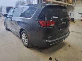 663.ch1e19 Chrysler Pacifica 2019 Fuse Box Cabin 423119