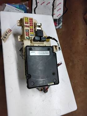 663.ch1j05 Chrysler Sebring 2005 Fuse Box Cabin 643920
