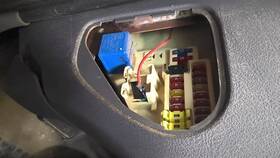 Dodge Truck 663.ch8n98 Interior Cabin Fuse Box From 98 1998 Ram 2500