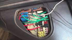 663.ch8n99 Dodge Truck Interior Cabin Fuse Box From 99 1999 Ram 2500