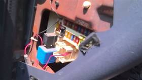 663.ch8x99 Dodge Truck Interior Cabin Fuse Box From 99 1999 Van 2500