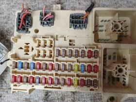 663.fd1r05 Ford Thunderbi 2005 Fuse Box Cabin 1666238