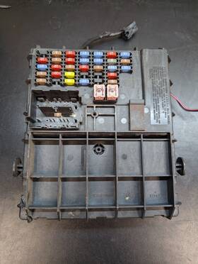 7l8t-14b476-be Ford 2007 Escape Mariner Cabin Interior Fuse Box Relay Oem Used