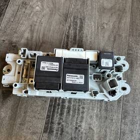Dg98-10c666-ae Ford 2013-18 Fusion Cmax Hybrid Battery Fuse Relay Junction Block