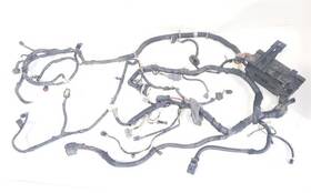 648.fd8y15 Ford Truck Engine Bay Wiring Harness With Fusebox 6.8l Oem 2015 15 E350