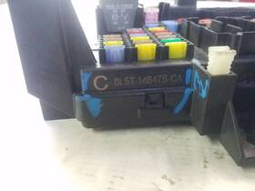 663.fd8209 Ford Truck Interior Cabin Fuse Box Fits 07 08 09 10 11 Ranger
