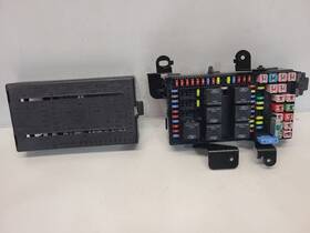 2c7t-14a067-ap Ford Truck 663.fd8m03 2003 F250sd 5.4l / Mt Cabin Fuse Box Pn