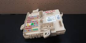 91951-b1241 Genesis 17 Hyundai G80 Cabin Fuse Box Oem