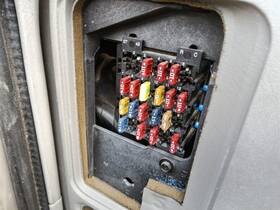 663.gm9100 Gmc Truck Sonoma 2000 Fuse Box Cabin 44171