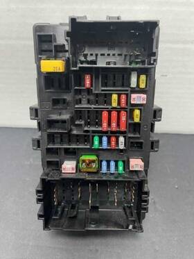 663.gm9f16 Gmc Truck Yukon 2016 Fuse Box Cabin 558949