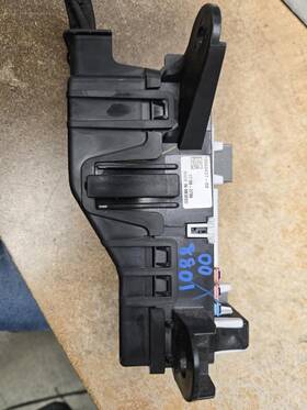 663.gm9i17 Gmc Truck Yukonxl15 2017 Fuse Box Cabin 458013