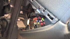 663.gm9m02 Gmc Truck Interior Cabin Fuse Box From 02 2002 Sierra 1500 663.gm9m02 Gmc Truck Interior Cabin Fuse Box From 02 2002 Sierra 1500