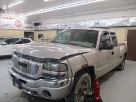 663.gm9m04 Gmc Truck Sierra150 2004 Fuse Box Cabin 1708624