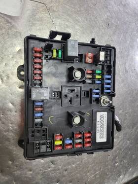 663.gm9u20 Gmc Truck Savana25 2020 Fuse Box Cabin 604359