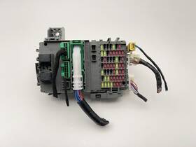 3v0a212 Honda 2023-2024 Hr-v Cabin Fuse Box 2.0l At Fwd 6k -sport- 54377