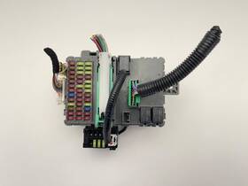 663.ho1417 Honda 2017 Cr-v Cabin Fuse Box 1.5l At Awd 80k -ex-l- 57604