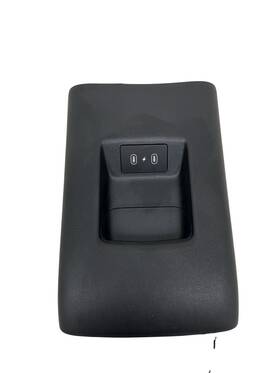 84642-cw000 Hyundai 2022-2025 Tucson Rear Endcap Center Console Charging Port Usb-c Oem