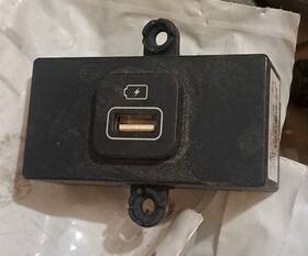 96125-s8300wdn Hyundai Oem / Kia Usb Charger Port Part #