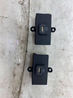 96125s8300 Hyundai 2020 - 2022 Palisade Oem Rear Usb Charging Port Set 2 With Carrier