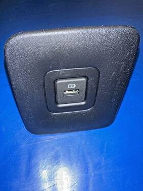 28088-9nf0c Infiniti 2016-2019 Qx60 Rear Quarter Panel Usb Port P/n