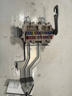 663.in1306 Infiniti Fx35 2006 Fuse Box Cabin 572260